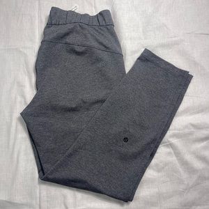 Lululemon On The Fly Pant 28” Heathered Black Size 8. EUC